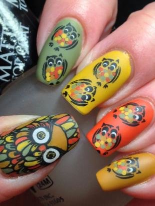 Рисунки совы на ногтях, разноцветный маникюр с совами
